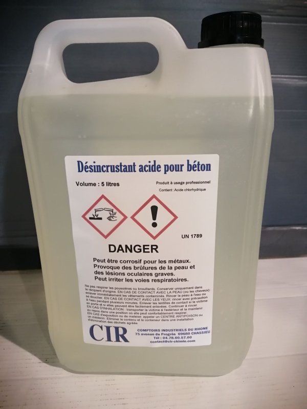 Désincrustant acide pour béton